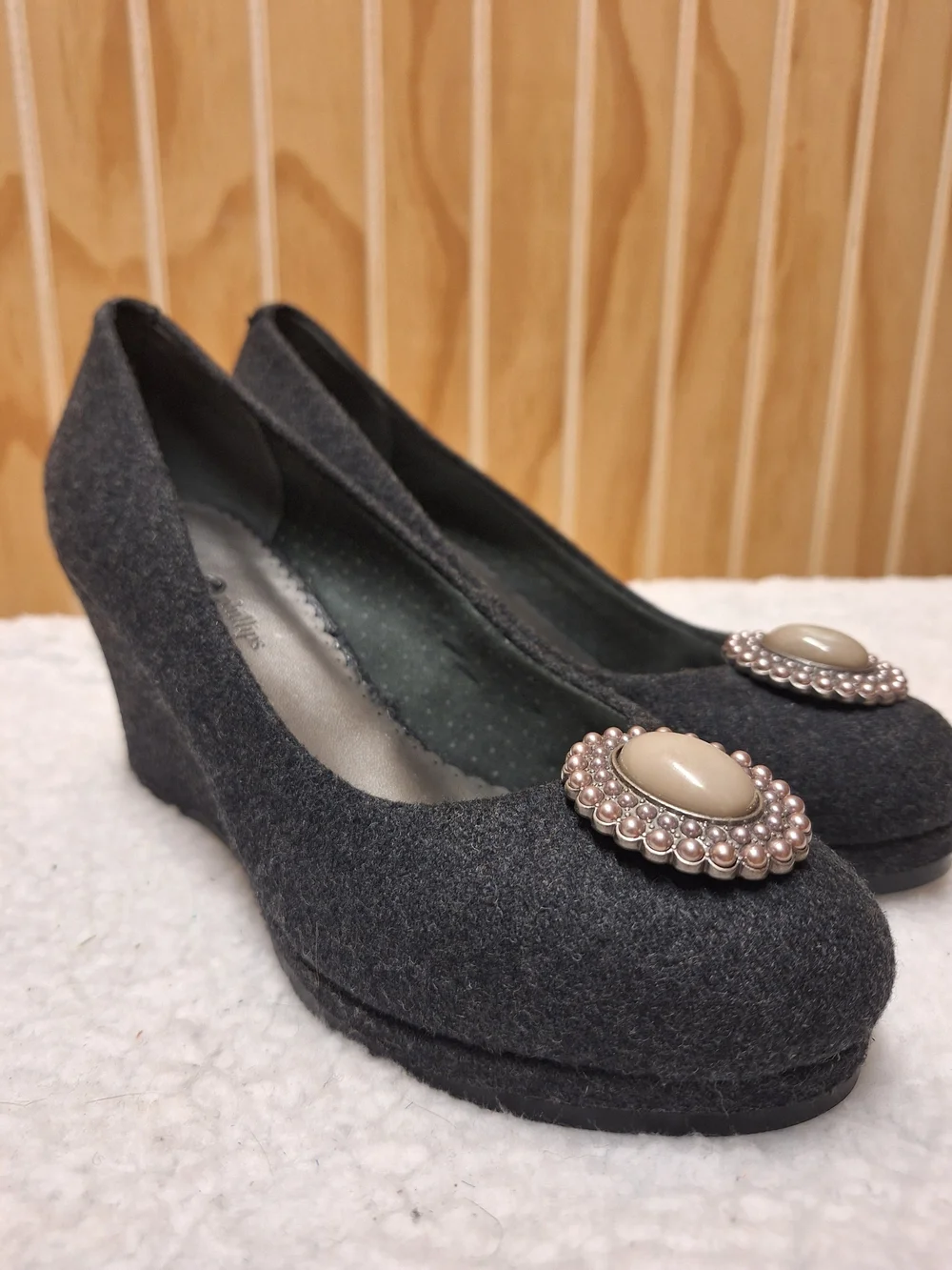 NEW Lindsay Phillips Wedge Pumps with Jeweled Brooch - Gray 7